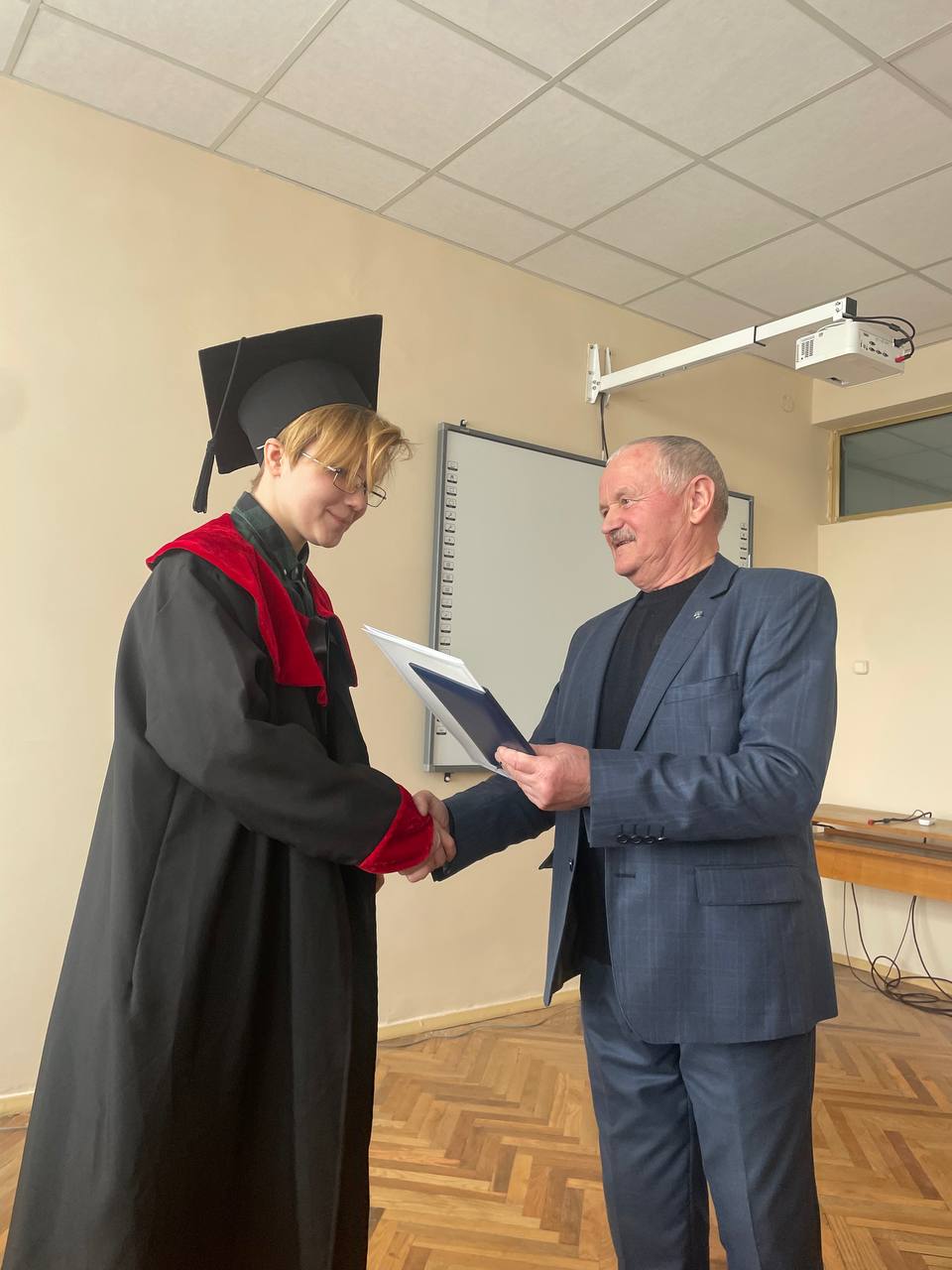 Вручення дипломів магістрам